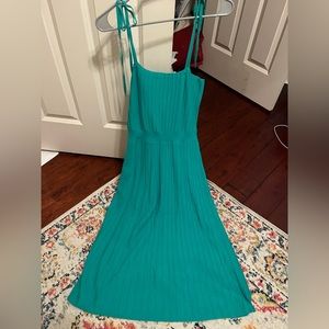 I am selling a green maxi dress from Amazon